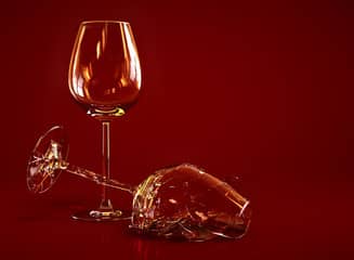 Woman Dies after Falling on Wine Glasses