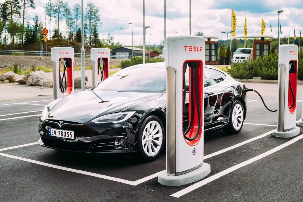 High-Speed Tesla Crash in California Raises Concerns