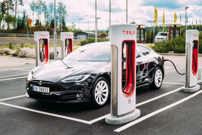 High-Speed Tesla Crash in California Raises Concerns