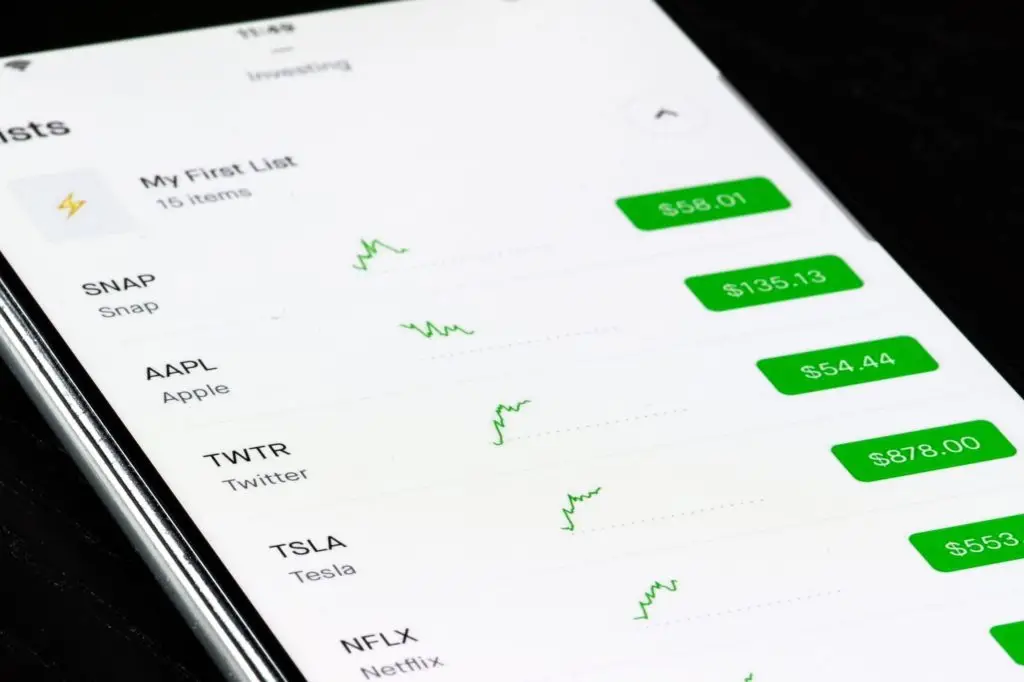 Parents Sue Robinhood After Their Son Died by Suicide Thinking He Owed $730,000