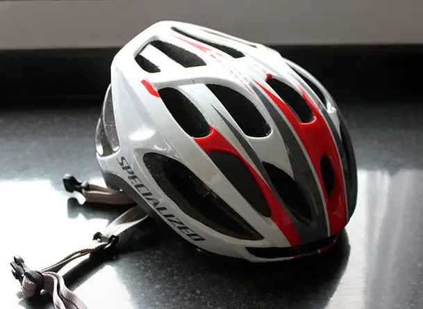 Commuter bicycle helmet