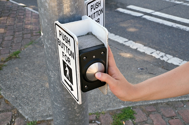 Button to walk on a crosswalk