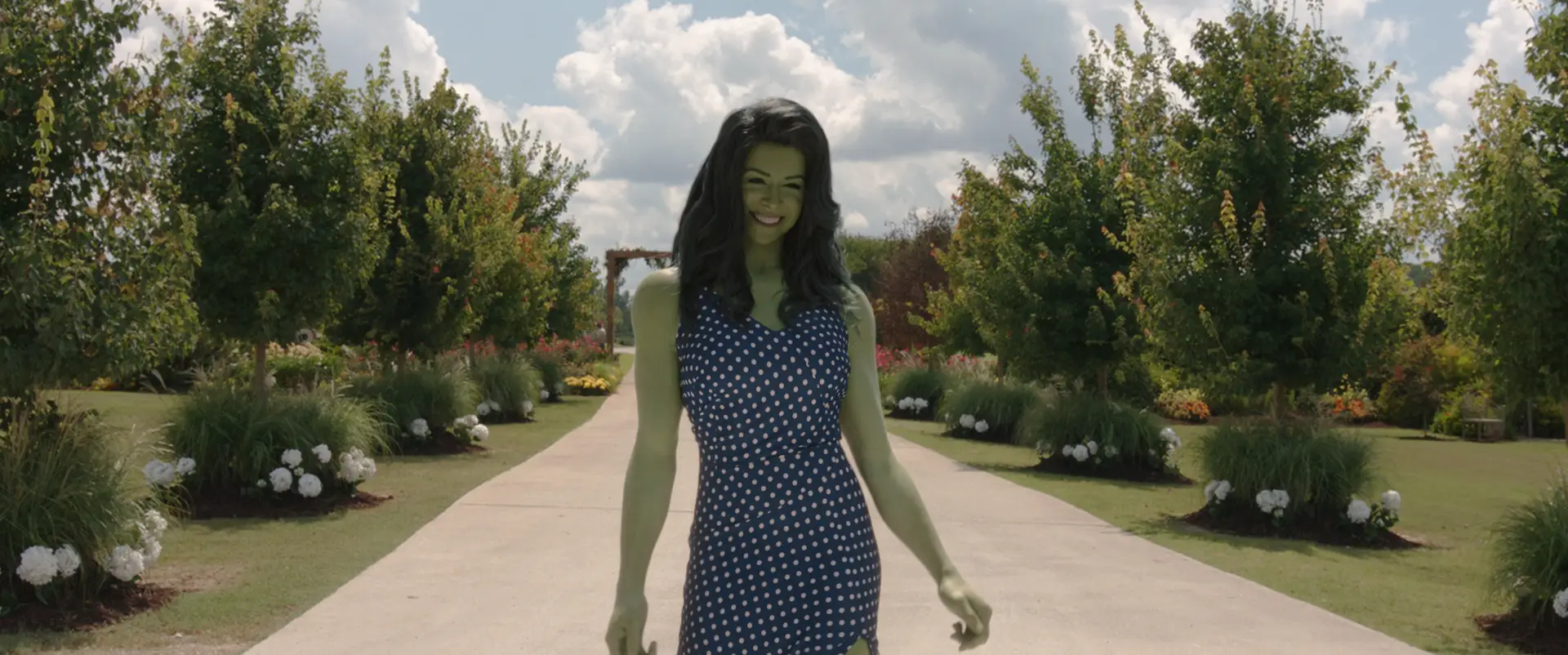 She-Hulk arrives at a wedding in episode 6